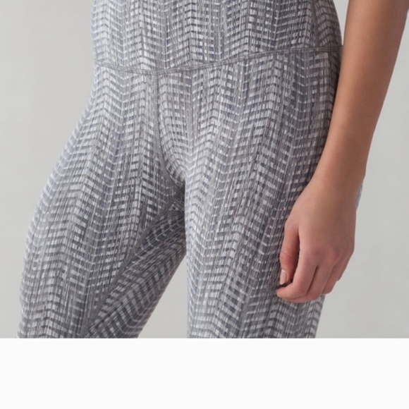 Lululemon • Wunder Under Hi-Rise Tight *Luon Arrow Jacquard 26.5” Size 8 - Picture 5 of 8